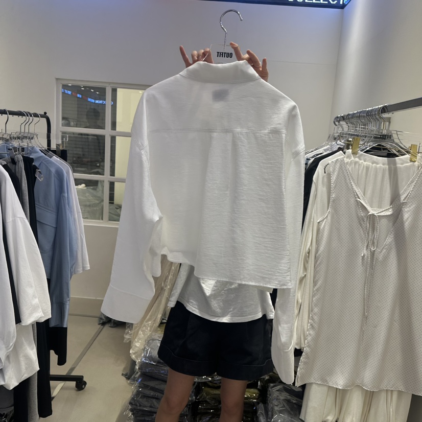 OUTFIT東大門直郵女士新品人氣25春夏推薦休閑襯衫蕾絲衫短款OUTFIT襯衫/蕾絲衫