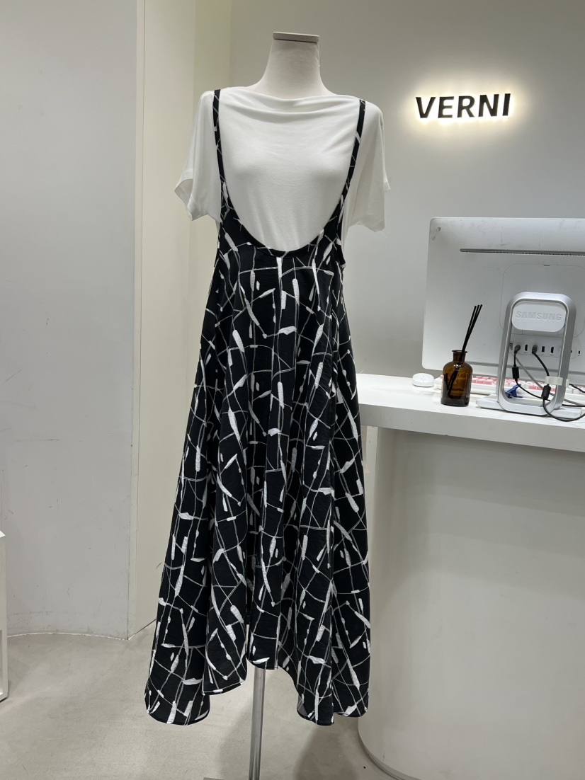 VERNI韓國直郵㊣女裝新款25春夏休閑時尚推薦連衣裙不含內搭VERNI連衣裙圖色2