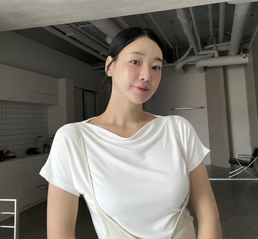 VERNI韓國直郵㊣女裝新款人氣25春夏時尚推薦休閑熱賣T恤VERNIT恤