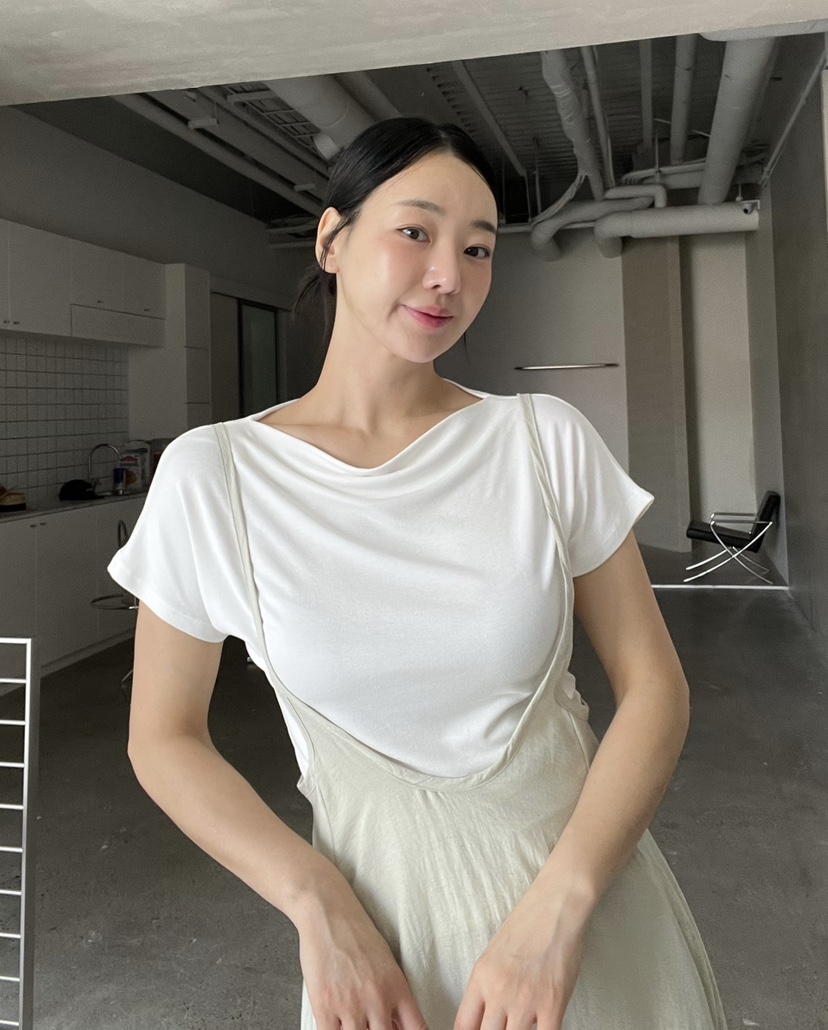 VERNI韓國直郵㊣女裝新款人氣25春夏時尚推薦休閑熱賣T恤VERNIT恤