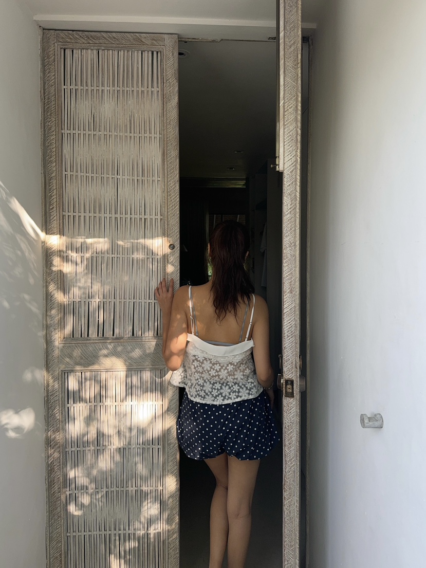 OUPPT直郵韓國代購㊣女裝新款25春夏推薦吊帶背心荷葉邊刺繡OUPPT吊帶/背心
