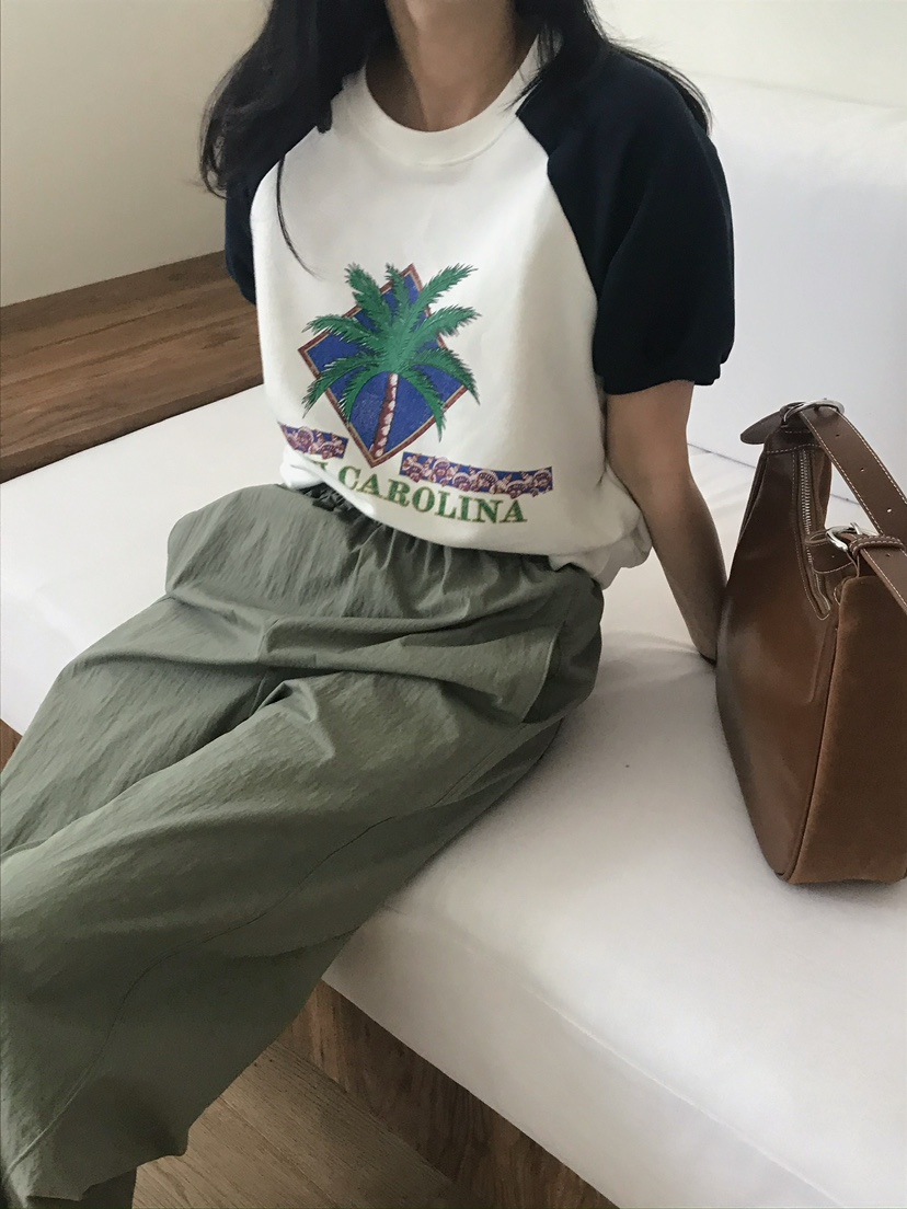 CAMEL-P(此品牌名稱會遭售假投訴,建議淘寶店鋪商品名稱中不要使用)韓國直郵㊣東大門實拍女裝新品熱賣衛衣Came_l 家衛衣