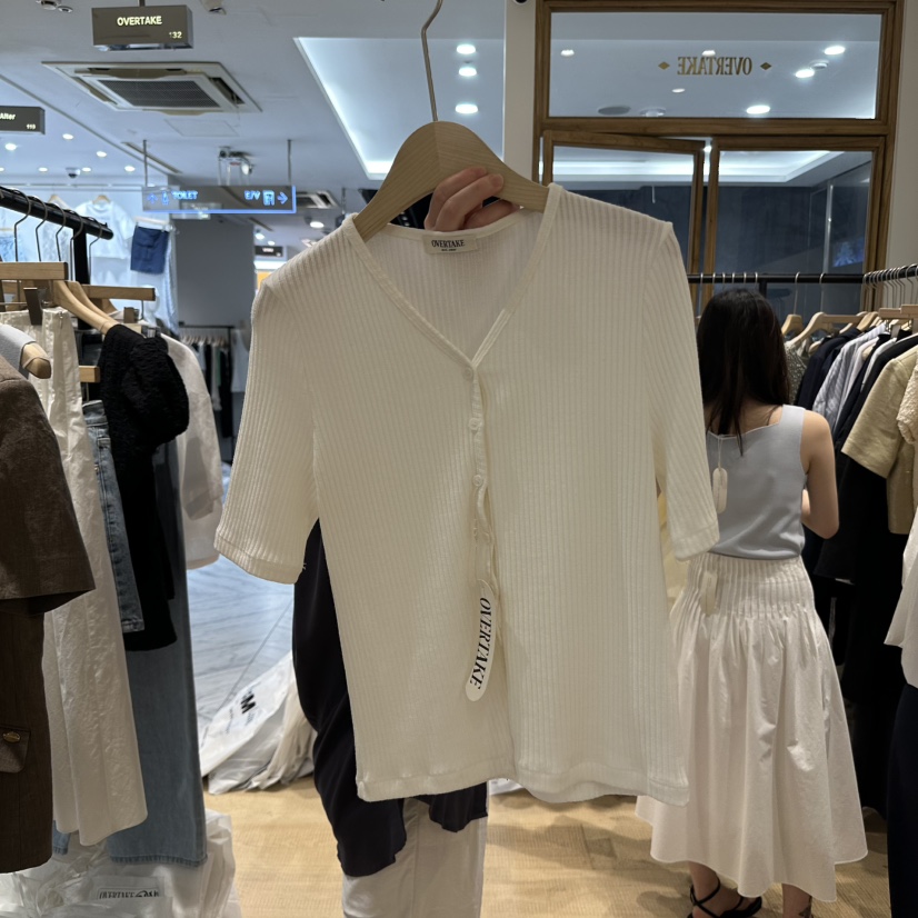 OVERTAKE韓國直郵㊣東大門實拍女裝新品休閑人氣針織衫紐扣OVERTAKE針織衫