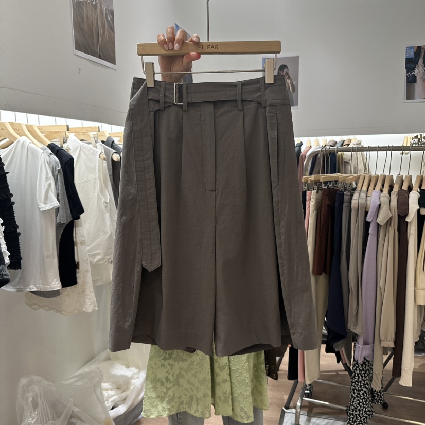 FLIPAR韓國直郵㊣東大門實拍女裝新品熱賣人氣時尚短褲含腰帶FLIPAR短褲圖色2
