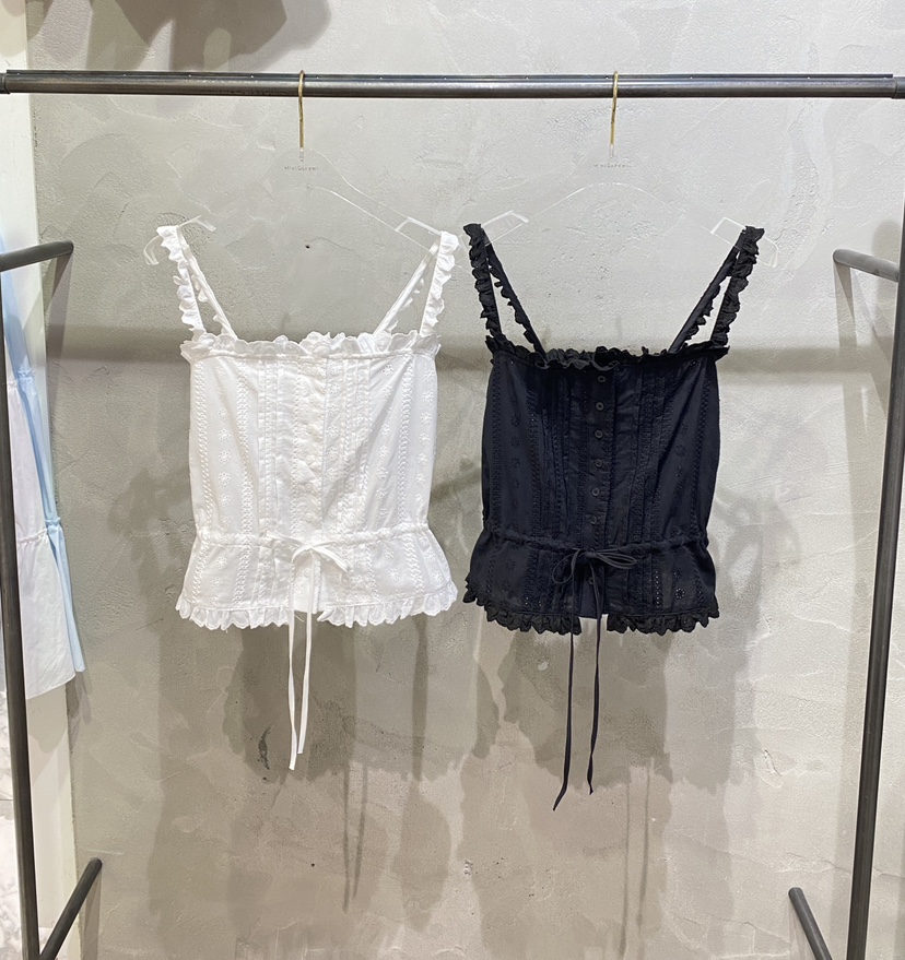 MINIQUEENS韓國代購女裝新品真品推薦時尚熱賣吊帶背心刺繡MINIQUEENS吊帶/背心
