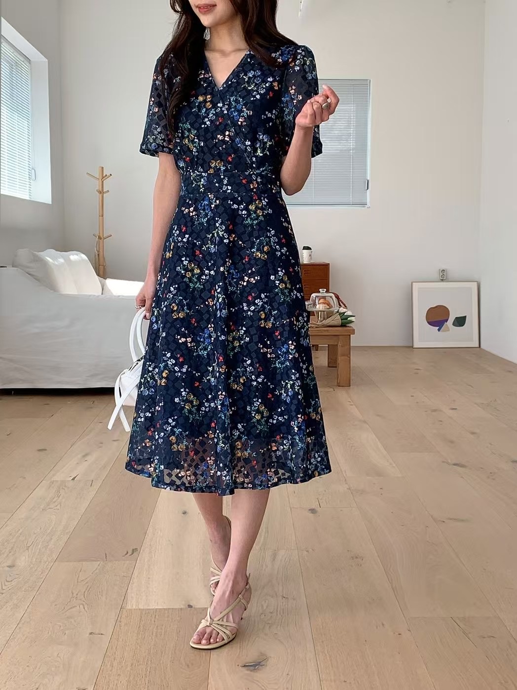시선집중-T東大門實拍女裝新品熱賣人氣真品時尚推薦連衣裙시선집중-T連衣裙