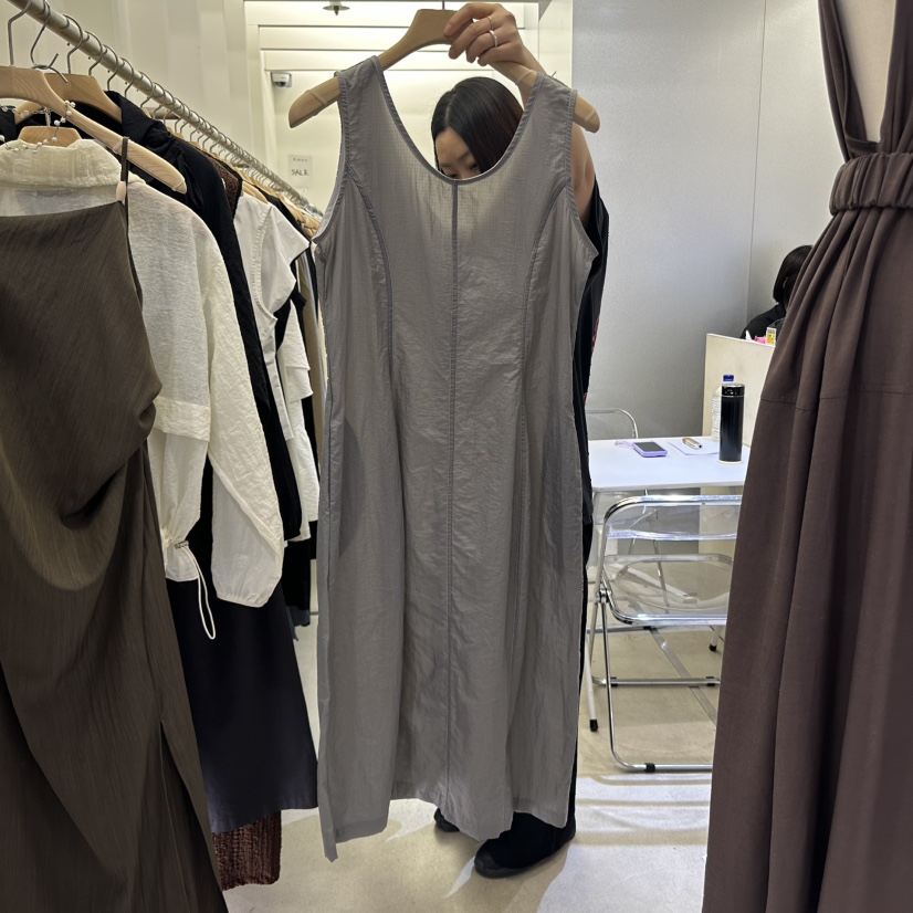 AMON東大門實拍女裝新款真品時尚休閑推薦25春夏職業連衣裙AMON連衣裙