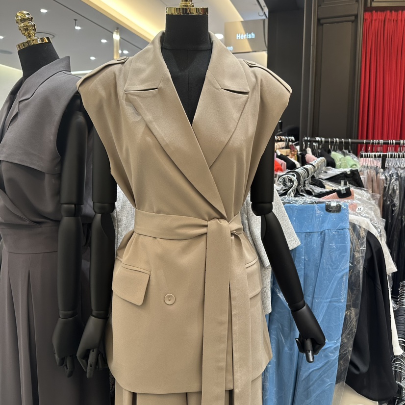HERISH-HAUTE韓國直郵㊣東大門實拍女裝新品推薦馬甲含腰帶HERISH-HAUTE馬甲圖色1