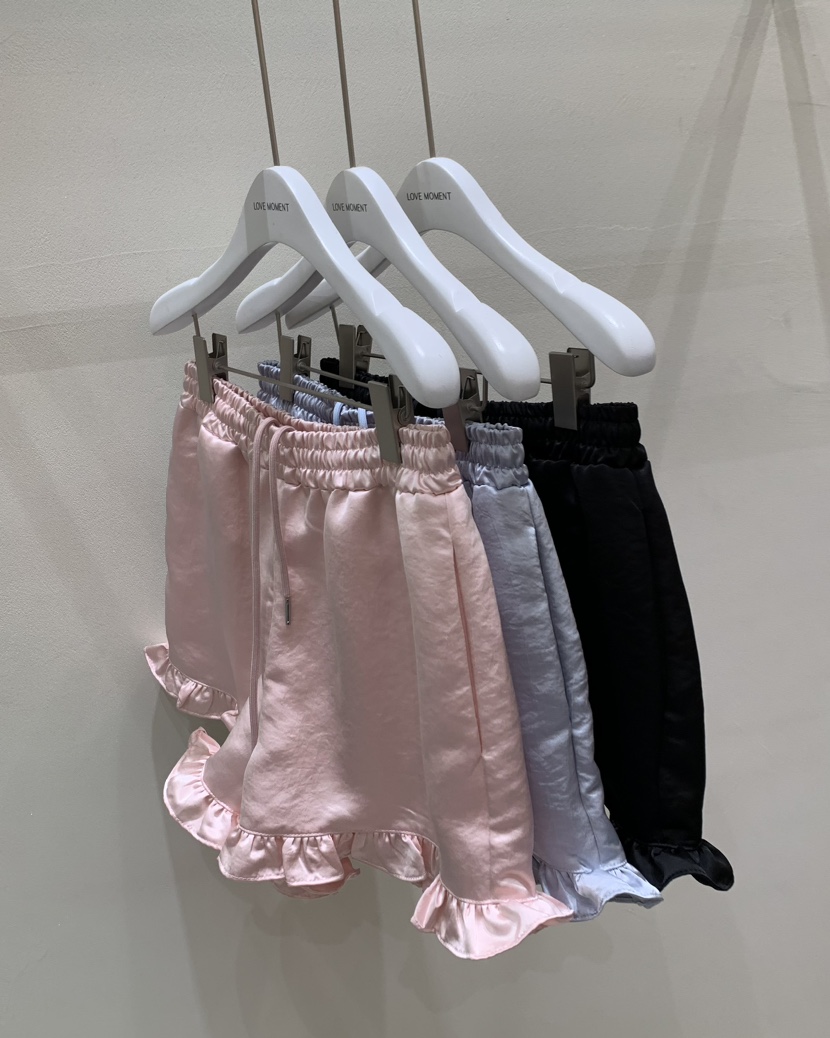 LOVE MOMENT東大門代購女裝新品熱賣休閑真品短褲荷葉邊緞面LOVE MOMENT短褲