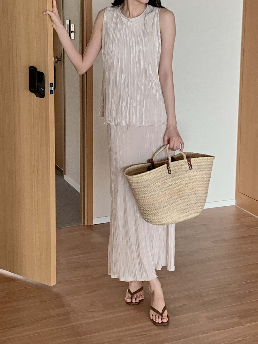 VERNI韓國直郵㊣東大門實拍女裝新品熱賣時尚推薦人氣套裝百褶VERNI套裝