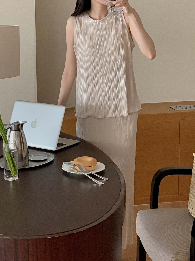 VERNI韓國直郵㊣東大門實拍女裝新品熱賣時尚推薦人氣套裝百褶VERNI套裝
