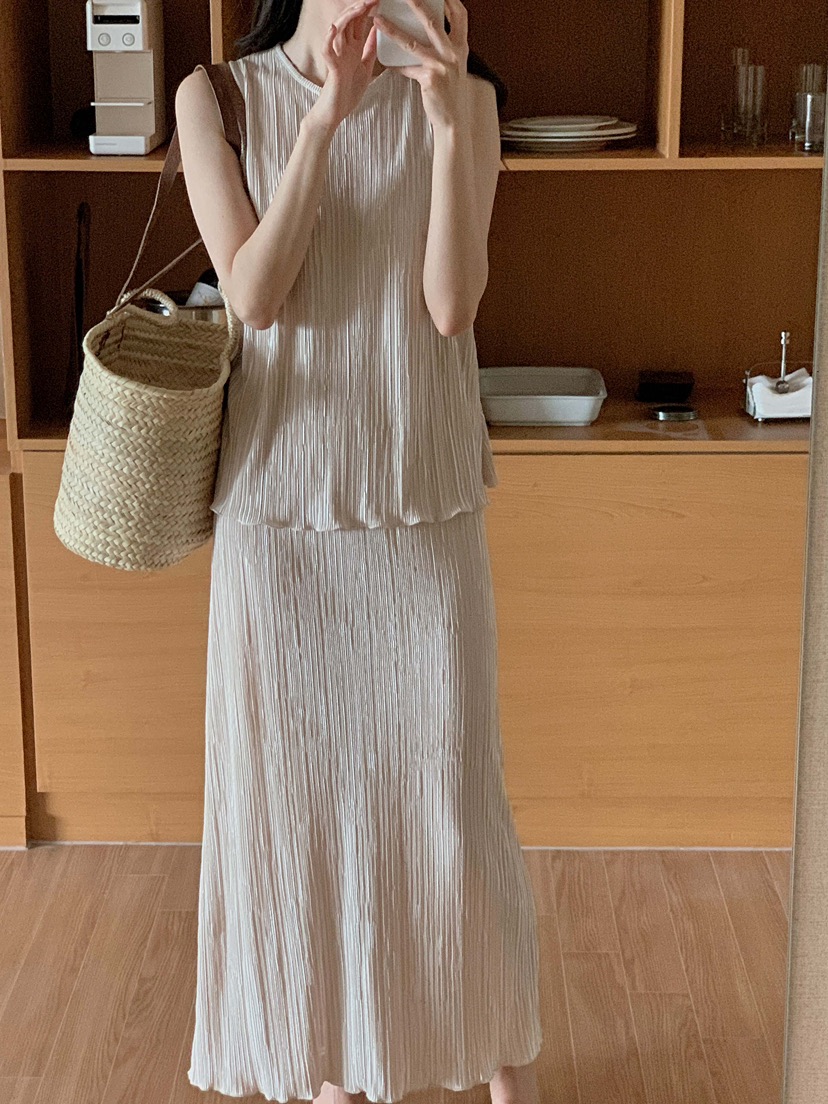 VERNI韓國直郵㊣東大門實拍女裝新品熱賣時尚推薦人氣套裝百褶VERNI套裝