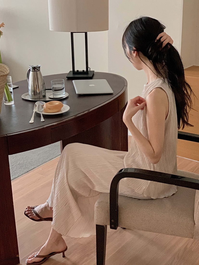 VERNI韓國直郵㊣東大門實拍女裝新品熱賣時尚推薦人氣套裝百褶VERNI套裝