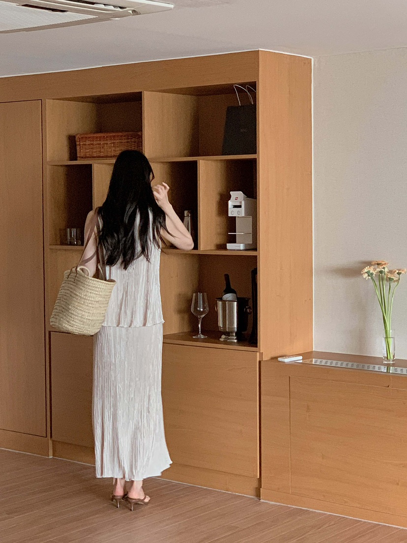 VERNI韓國直郵㊣東大門實拍女裝新品熱賣時尚推薦人氣套裝百褶VERNI套裝