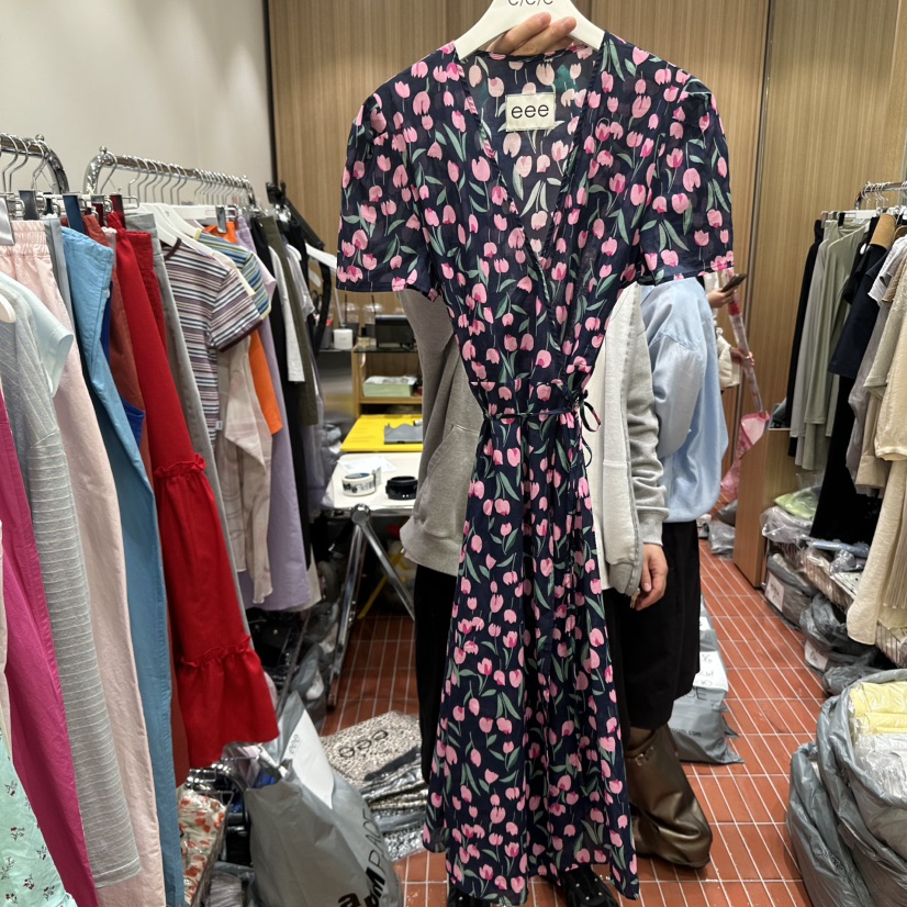 E/E/E韓國直郵㊣東大門實拍女裝新款25春夏時尚推薦連衣裙E/E/E連衣裙圖色2