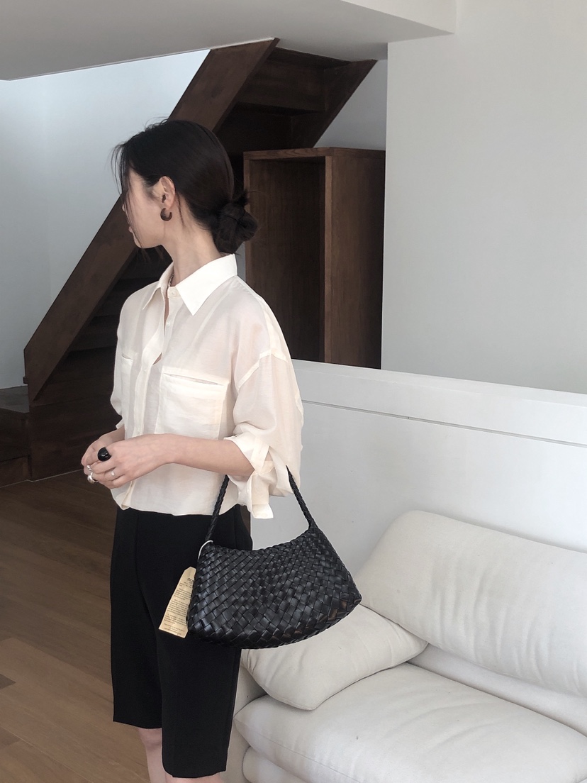LE BUTTER韓國代購女士新品25春夏時尚襯衫蕾絲衫口袋天絲LE BUTTER襯衫/蕾絲衫