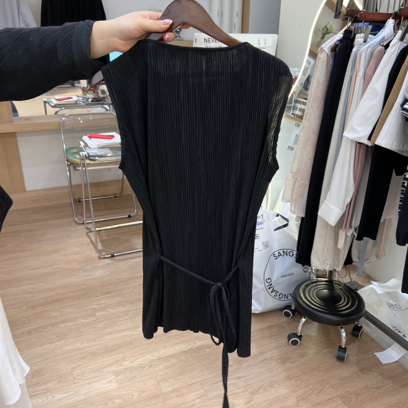 NEVER.1韓國代購女裝新品真品熱賣職業人氣推薦吊帶背心褶皺NEVER.1吊帶/背心
