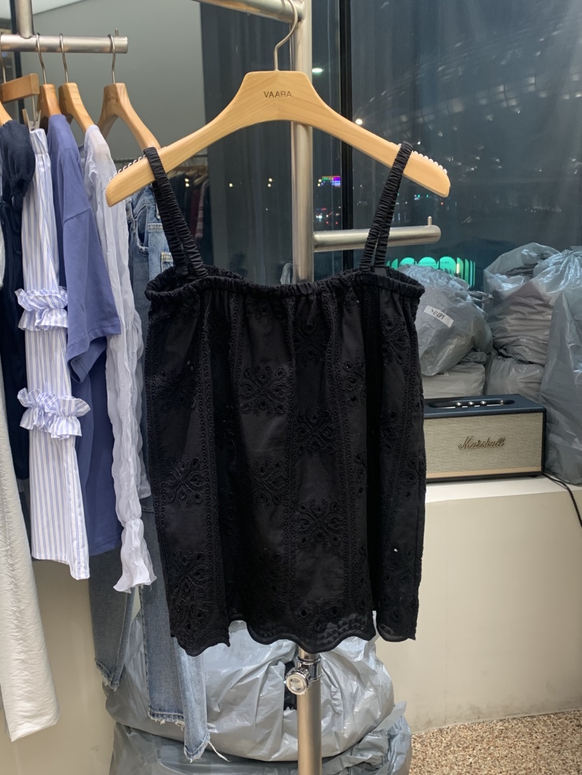 VAARA韓國㊣直郵東大門代購女裝新品時尚25春夏吊帶背心刺繡VAARA吊帶/背心圖色2