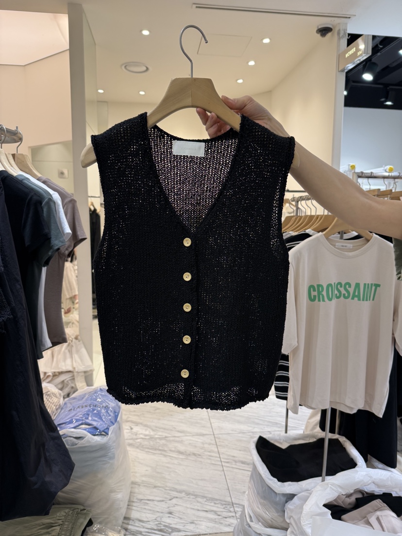 YIKHO STYLE韓國直郵㊣東大門實拍女裝新品推薦馬甲奶油色YIKHO STYLE馬甲圖色2