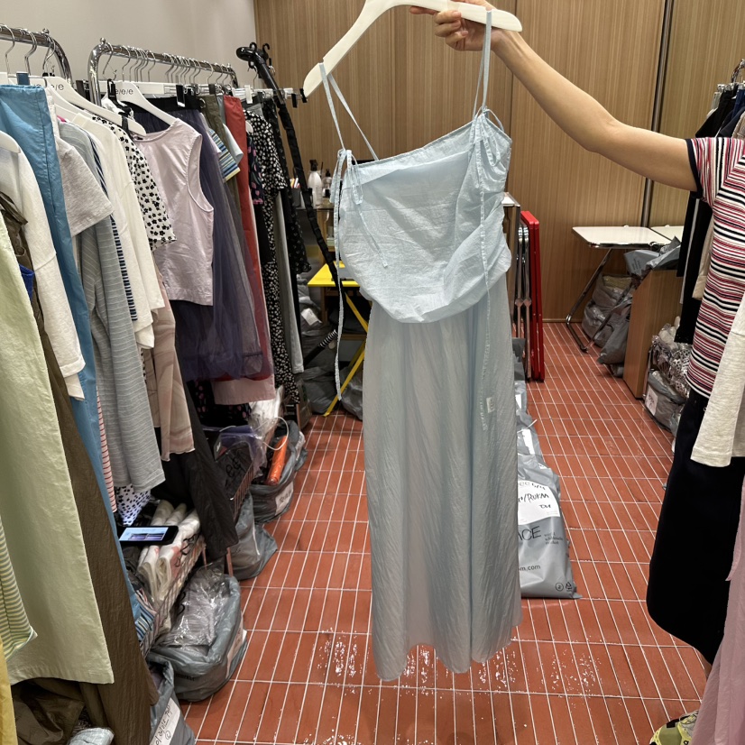 E/E/E直郵韓國代購㊣女裝新款人氣25春夏休閑連衣裙不含內搭E/E/E連衣裙