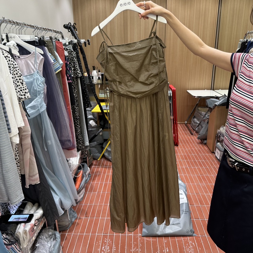 E/E/E直郵韓國代購㊣女裝新款人氣25春夏休閑連衣裙不含內搭E/E/E連衣裙圖色3