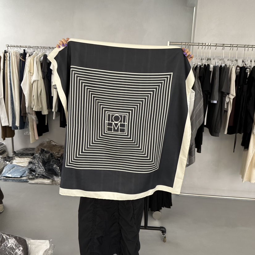 DOUBLE STANDARD/LE SMOKING/MAISONSTAFF韓國㊣直郵東大門代購女裝新品25春夏圍巾披肩MAISONSTAFF圍巾/披肩圖色2