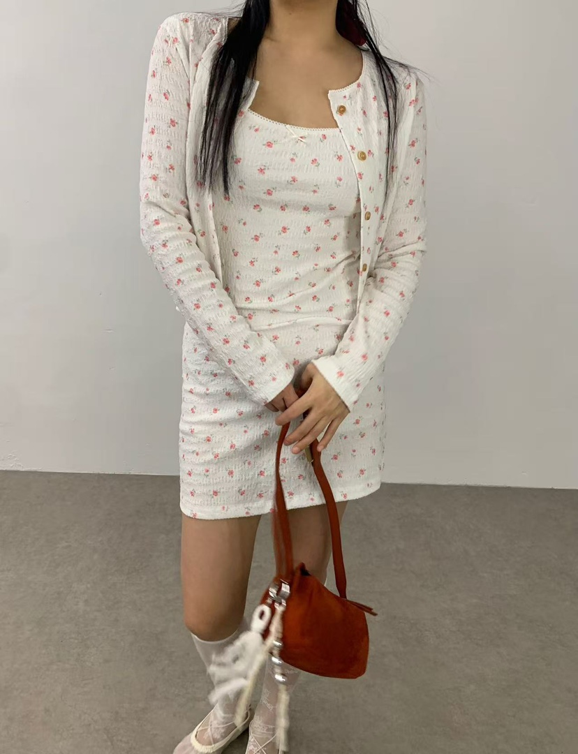 J CRANE-A韓國直郵㊣東大門實拍女裝新品人氣長袖T恤不含內搭開衫J CRANE長袖T恤