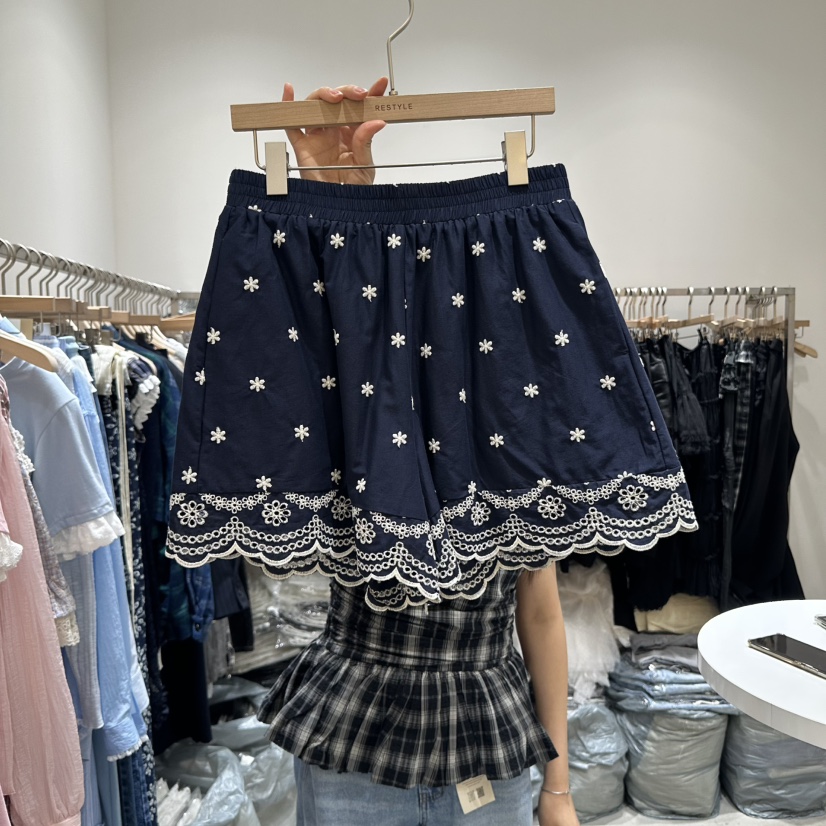 RE STYLE-Q韓國直郵㊣東大門實拍女裝新品時尚休閑短褲刺繡RE STYLE短褲圖色2