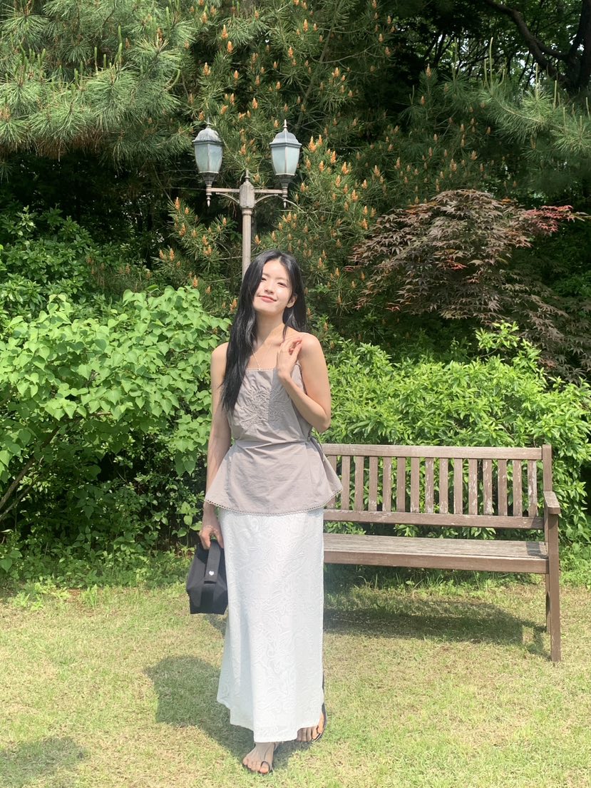 LOGARDEN東大門直郵女裝新品推薦時尚職業熱賣吊帶背心刺繡LO GARDEN吊帶/背心