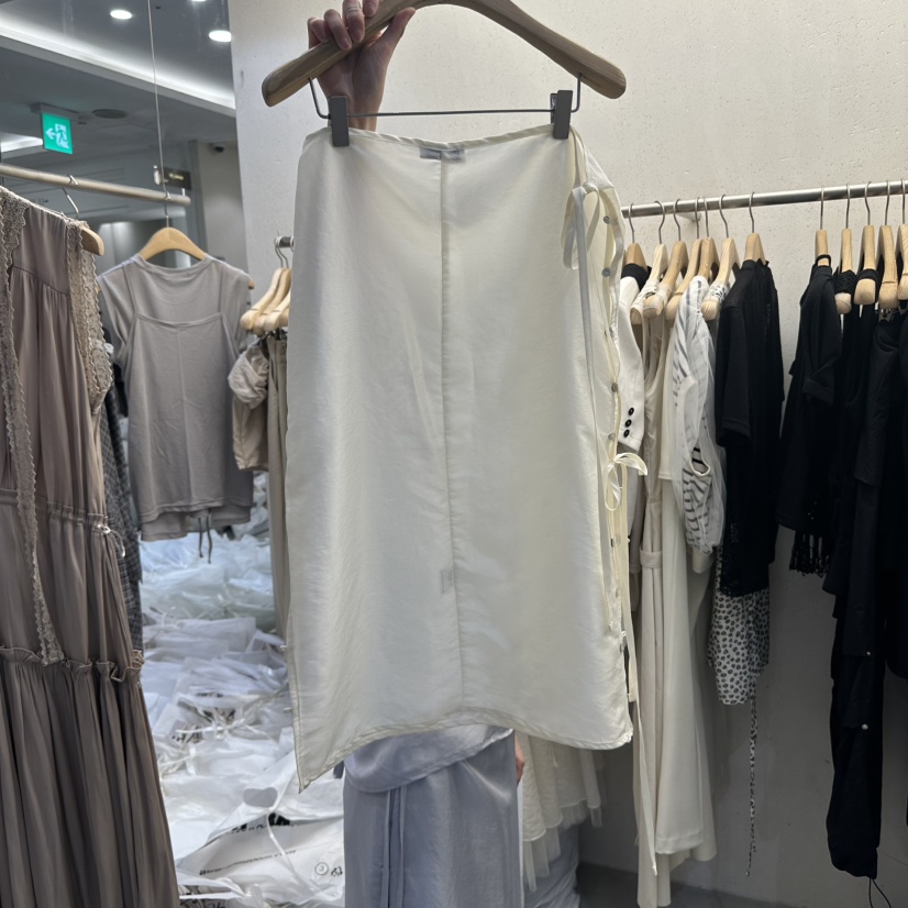 FOUNDATION東大門㊣實拍女裝新品熱賣真品時尚推薦人氣長裙FOUNDATION長裙