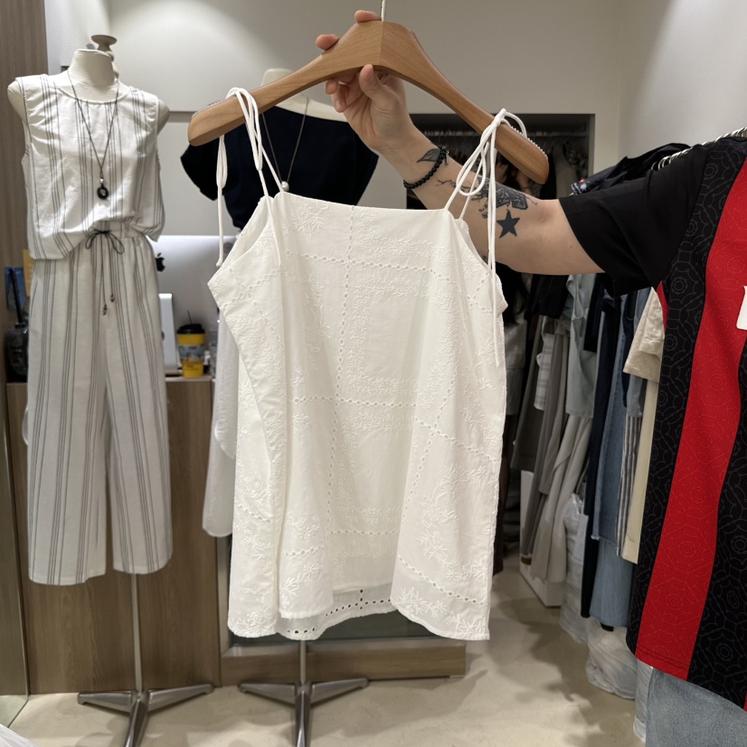 MELO韓國直郵㊣女裝新品真品熱賣推薦職業人氣吊帶背心蕾絲花MELO吊帶/背心