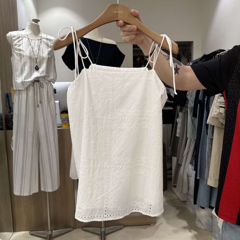 MELO韓國直郵㊣女裝新品真品熱賣推薦職業人氣吊帶背心蕾絲花MELO吊帶/背心