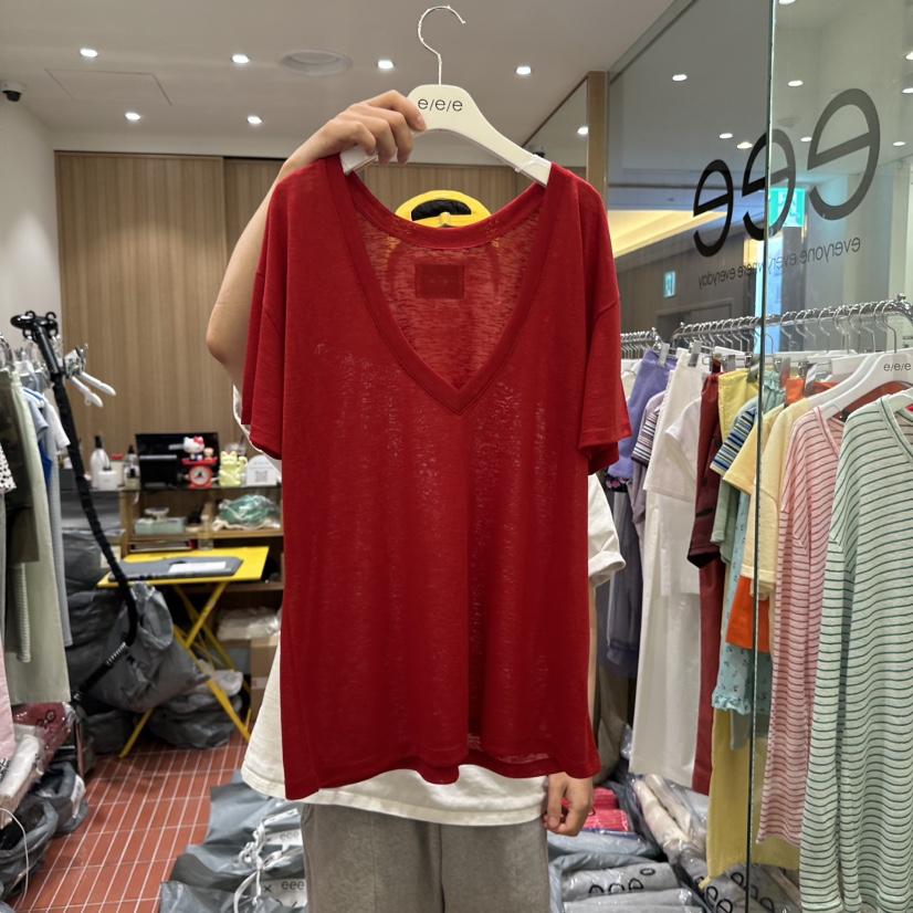 E/E/E東大門㊣代購女裝新品人氣推薦25春夏熱賣時尚T恤V領E/E/ET恤圖色2