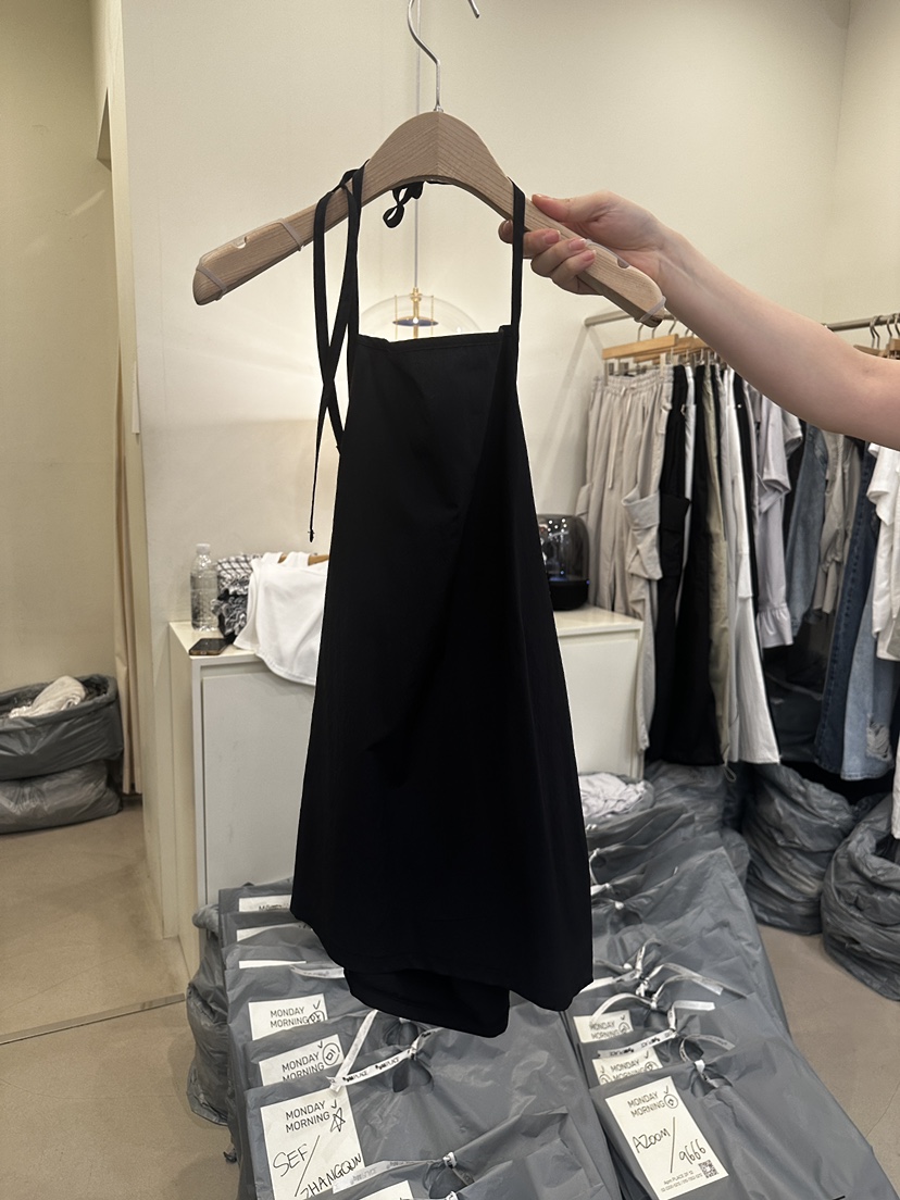MONDAYMORING東大門㊣代購女裝新品人氣真品吊帶背心不含內搭MONDAYMORING吊帶/背心圖色3