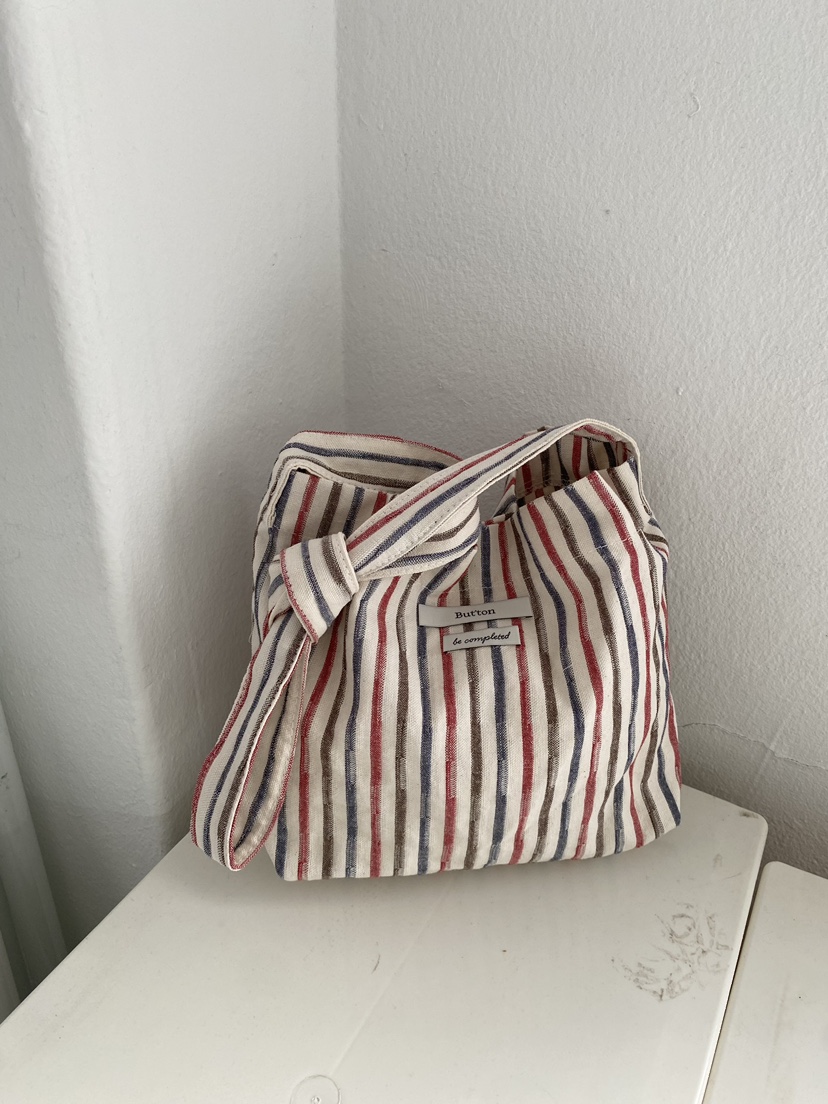 BOUTIQUE SEOUL-P韓國代購㊣女裝新品推薦單肩斜跨包條紋But ton/BOUTIQUE SEOUL單肩/斜跨包