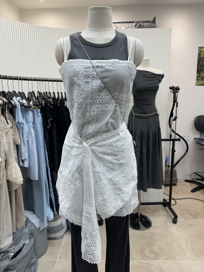 BETWEEN US東大門㊣實拍女士新品真品25春夏連衣裙鉤針編織披肩JICJO:SEOUL連衣裙