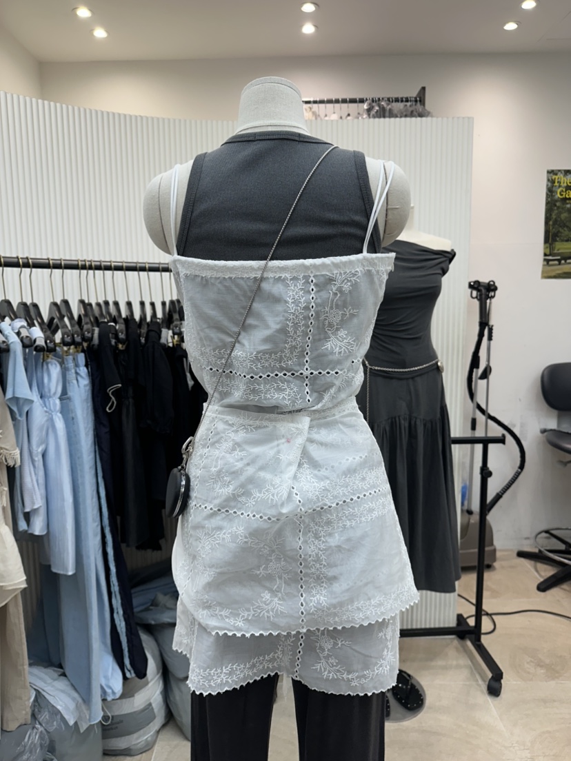 BETWEEN US東大門㊣實拍女士新品真品25春夏連衣裙鉤針編織披肩JICJO:SEOUL連衣裙