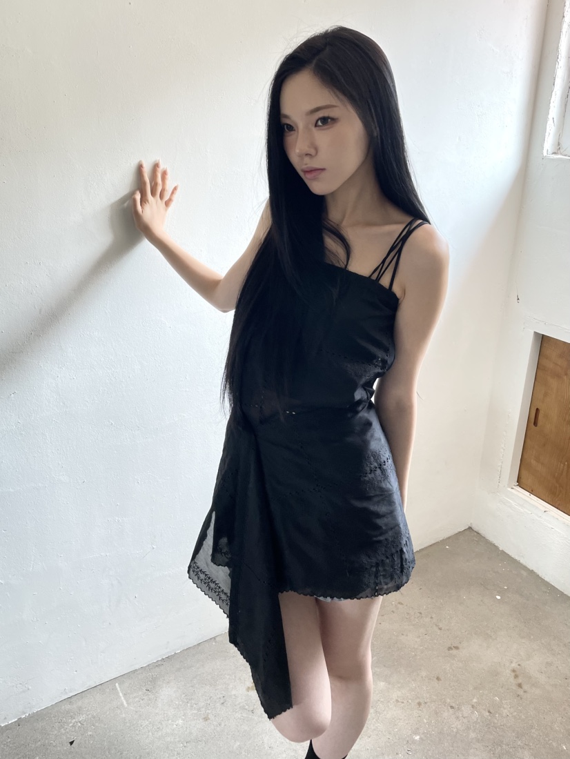 BETWEEN US東大門㊣實拍女士新品真品25春夏連衣裙鉤針編織披肩JICJO:SEOUL連衣裙