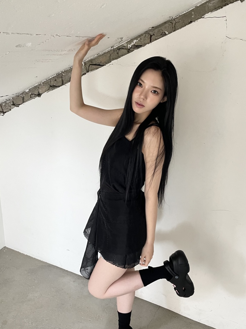 BETWEEN US東大門㊣實拍女士新品真品25春夏連衣裙鉤針編織披肩JICJO:SEOUL連衣裙
