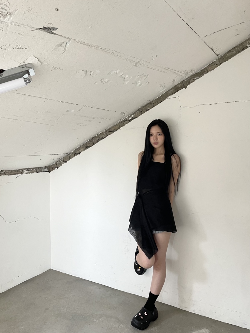 BETWEEN US東大門㊣實拍女士新品真品25春夏連衣裙鉤針編織披肩JICJO:SEOUL連衣裙