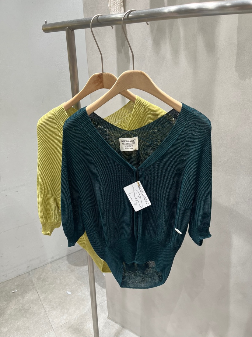 EVERCOMMERCE METICULOUSLY DESIGNED東大門㊣代購女裝新款真品針織衫EVERCOMMERCE METICULOUSLY DESIGNED針織衫