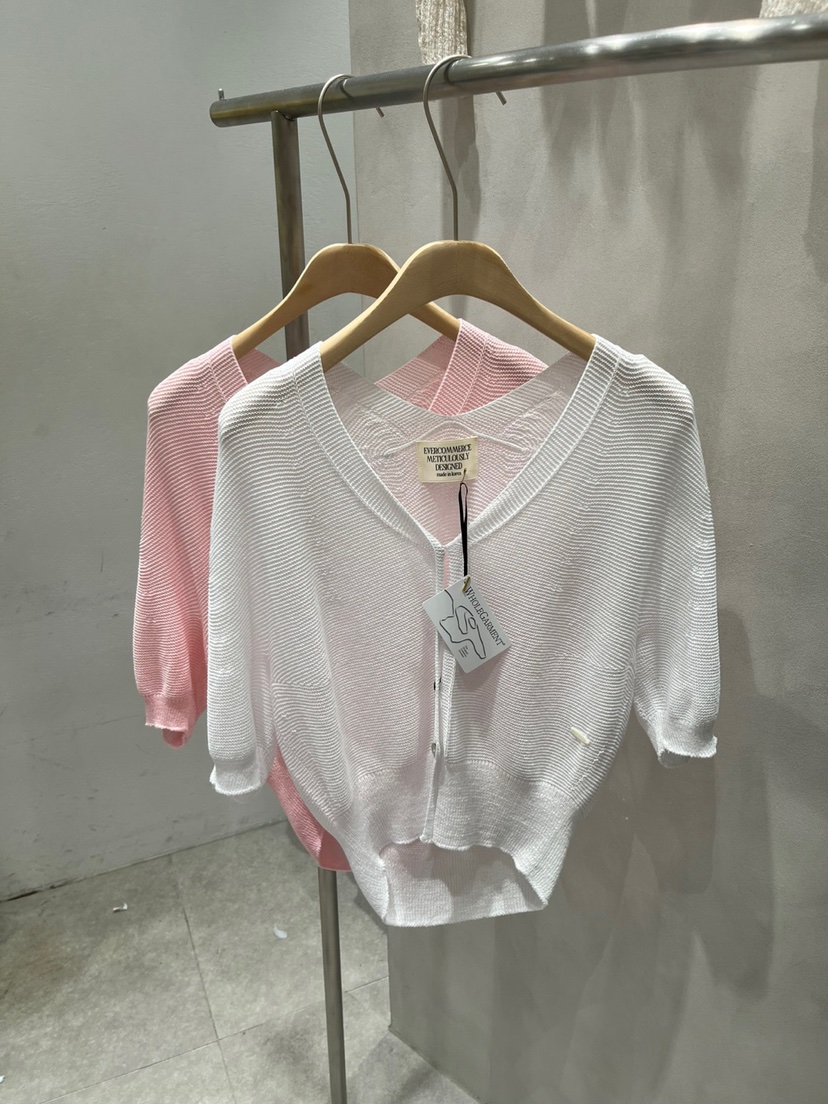 EVERCOMMERCE METICULOUSLY DESIGNED東大門㊣代購女裝新款真品針織衫EVERCOMMERCE METICULOUSLY DESIGNED針織衫