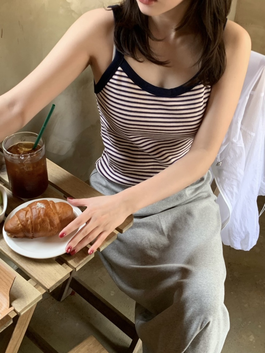 EOMPIT東大門㊣直郵女裝新品休閑時尚熱賣25春夏職業吊帶背心EOMPIT吊帶/背心