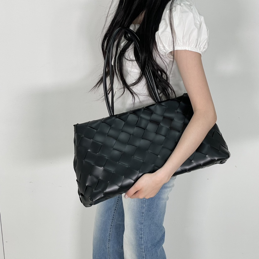 J PLACE東大門㊣實拍女士新品25春夏時尚熱賣手拿包腋下包J PLACE手拿包/腋下包