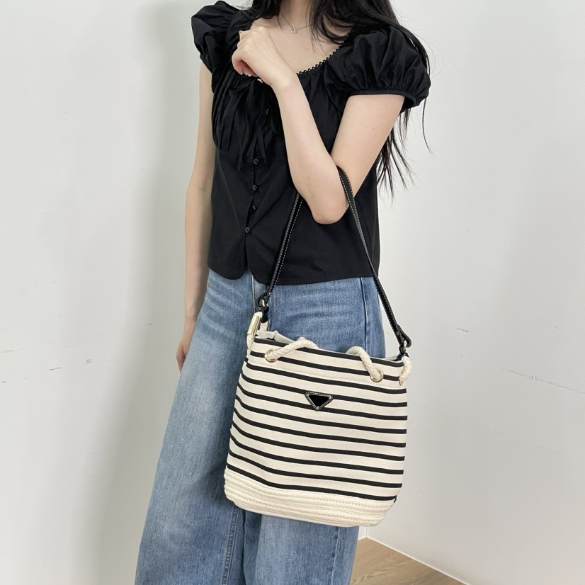 J PLACE韓國直郵㊣女裝新款25春夏推薦熱賣職業單肩斜跨包J PLACE單肩/斜跨包
