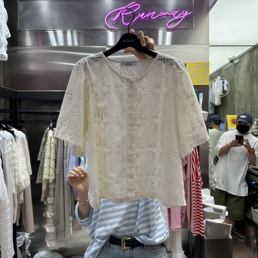 RUNWAY-런웨이韓國直郵㊣女裝新品25春夏時尚襯衫蕾絲衫刺繡RUNWAY襯衫/蕾絲衫圖色2