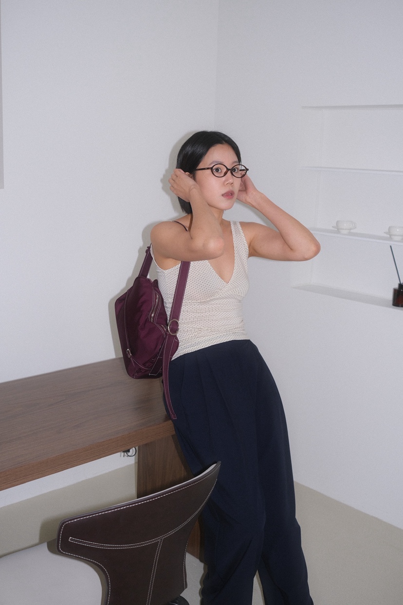 MURS韓國代購㊣女士新款熱賣職業人氣25春夏時尚推薦吊帶背心MURS吊帶/背心圖色2