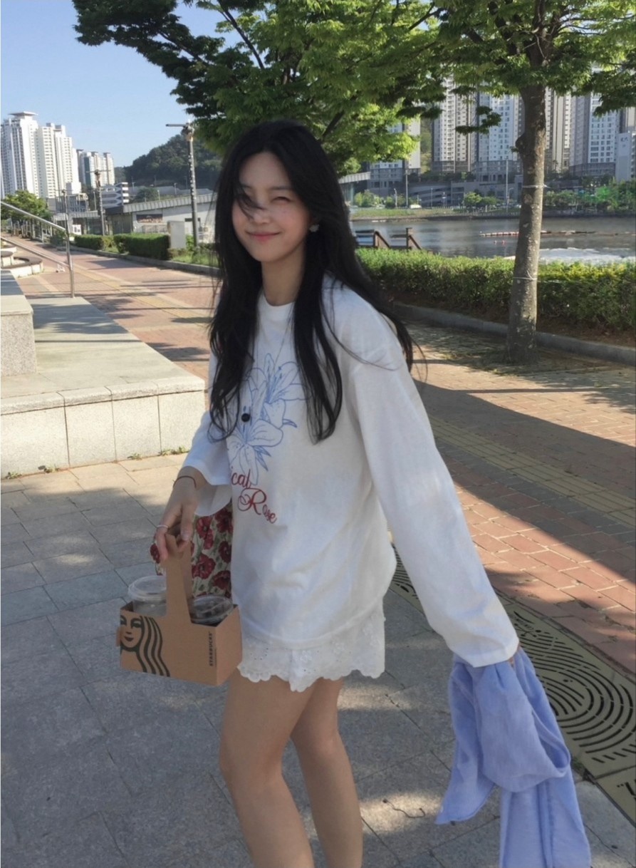 STRAWBERRY韓國代購㊣女士新款人氣時尚真品25春夏推薦長袖T恤STRAWBERRY長袖T恤