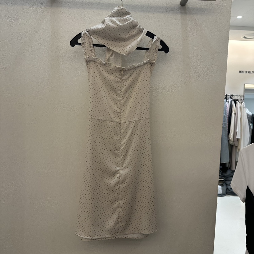MOST OF ALL U東大門㊣直郵女士新品熱賣連衣裙含圍巾荷葉邊MOST OF ALL U連衣裙