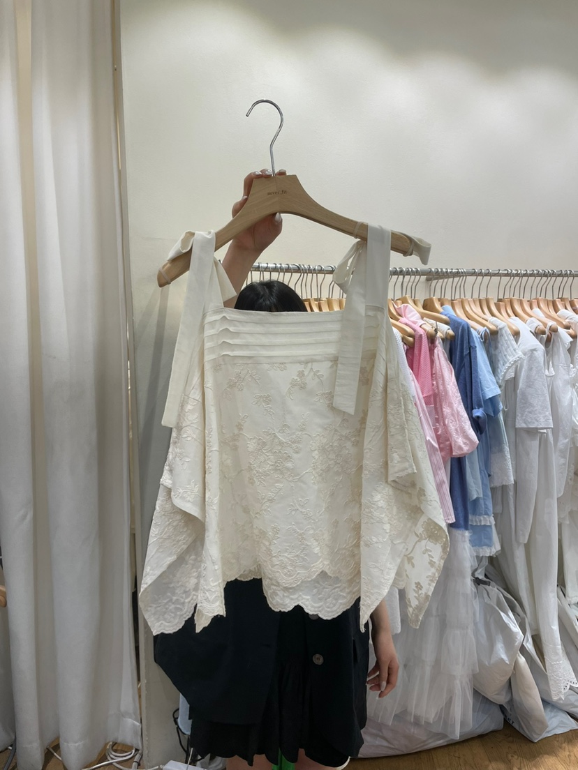 AUVERFIT韓國直郵㊣女裝新品推薦時尚25春夏吊帶背心斗篷刺繡AUVERFIT吊帶/背心圖色2